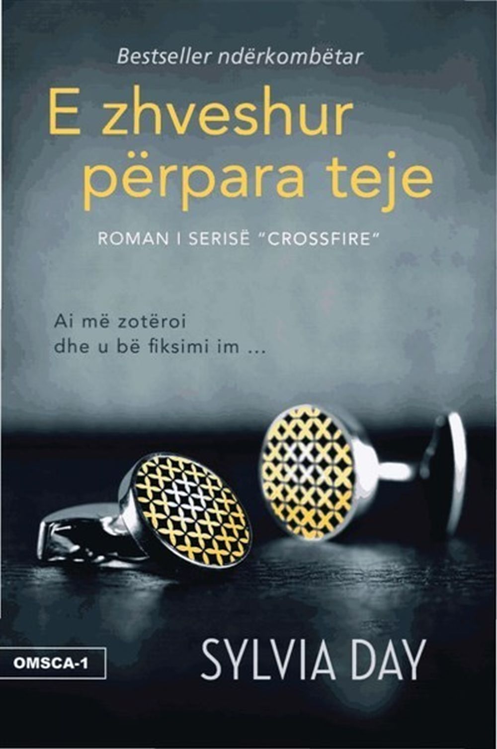 E zhveshur përpara teje